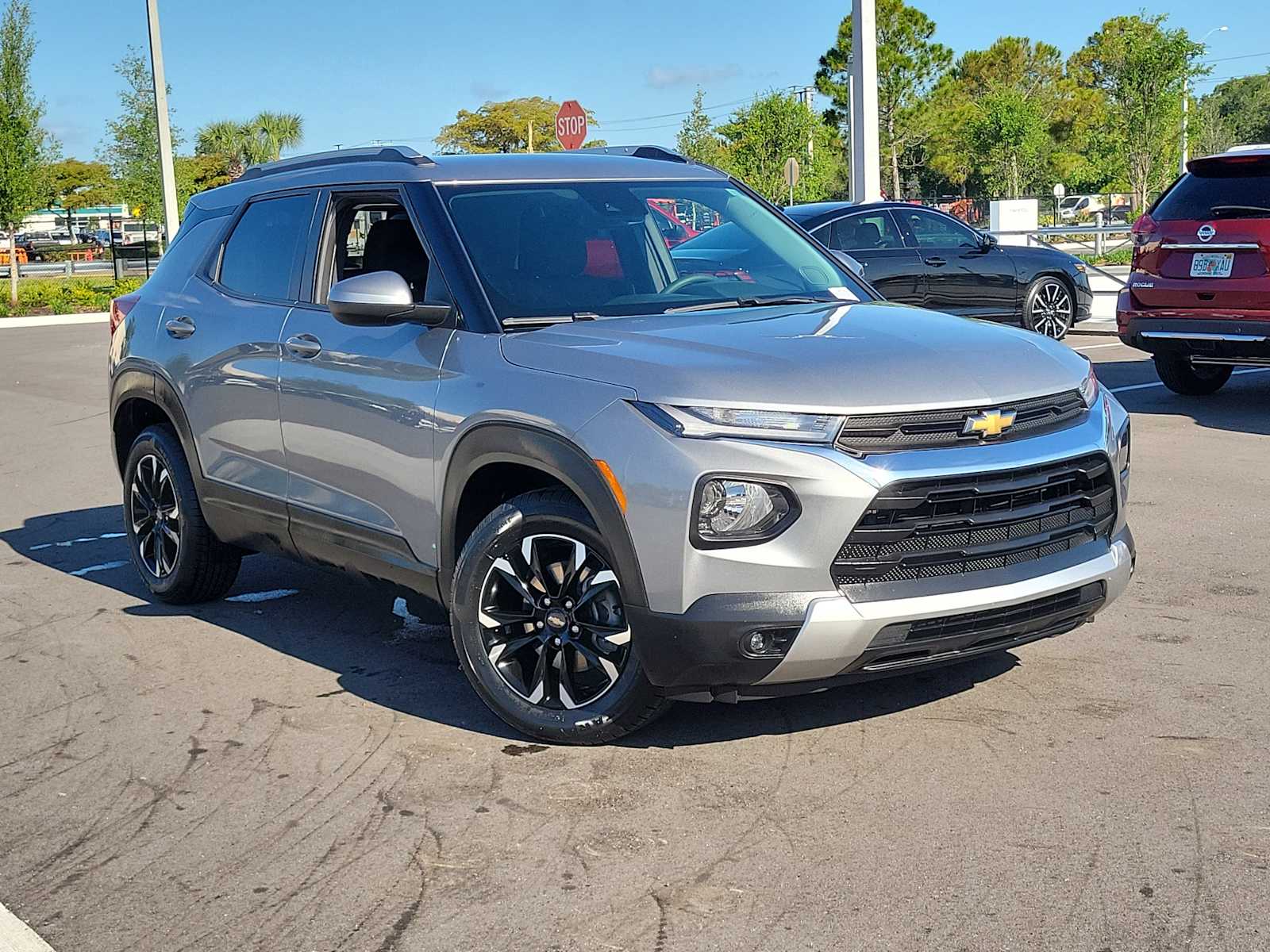 View vehicle photo 2
