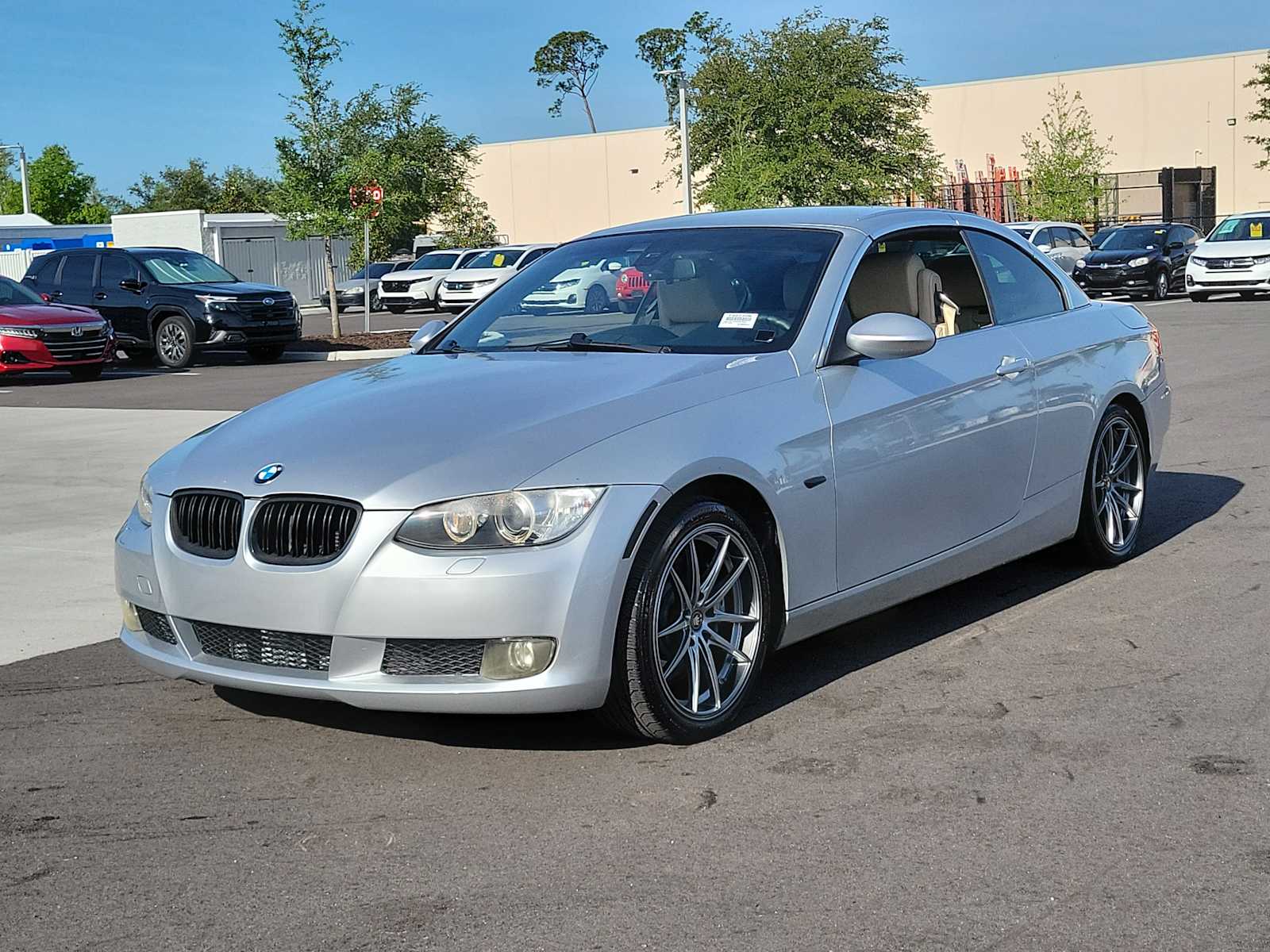 View vehicle photo 3