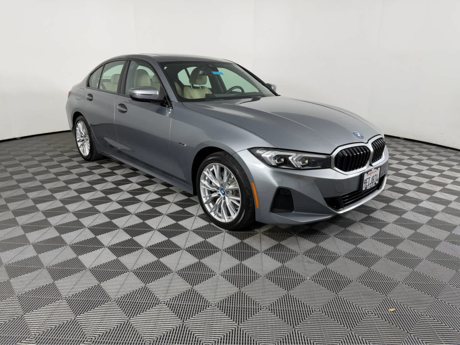 2023 BMW 3 Series 330e Hybrid Plug-in RWD