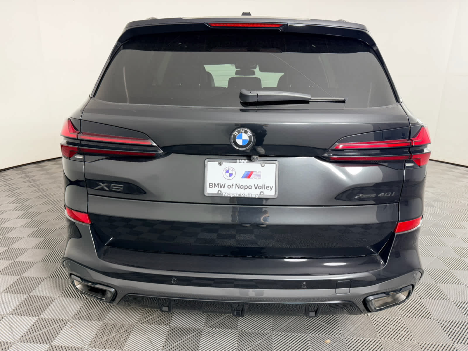 View vehicle photo 4