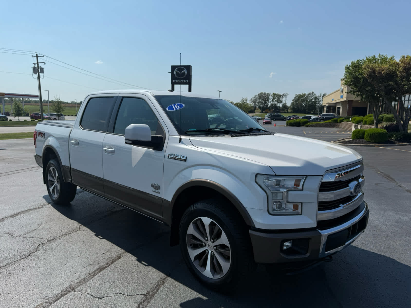 White Platinum Metallic Tri-Coat/Caribou Metallic 2016 Ford F-150 Pickup Truck Four-Wheel Drive 6-Speed Automatic
