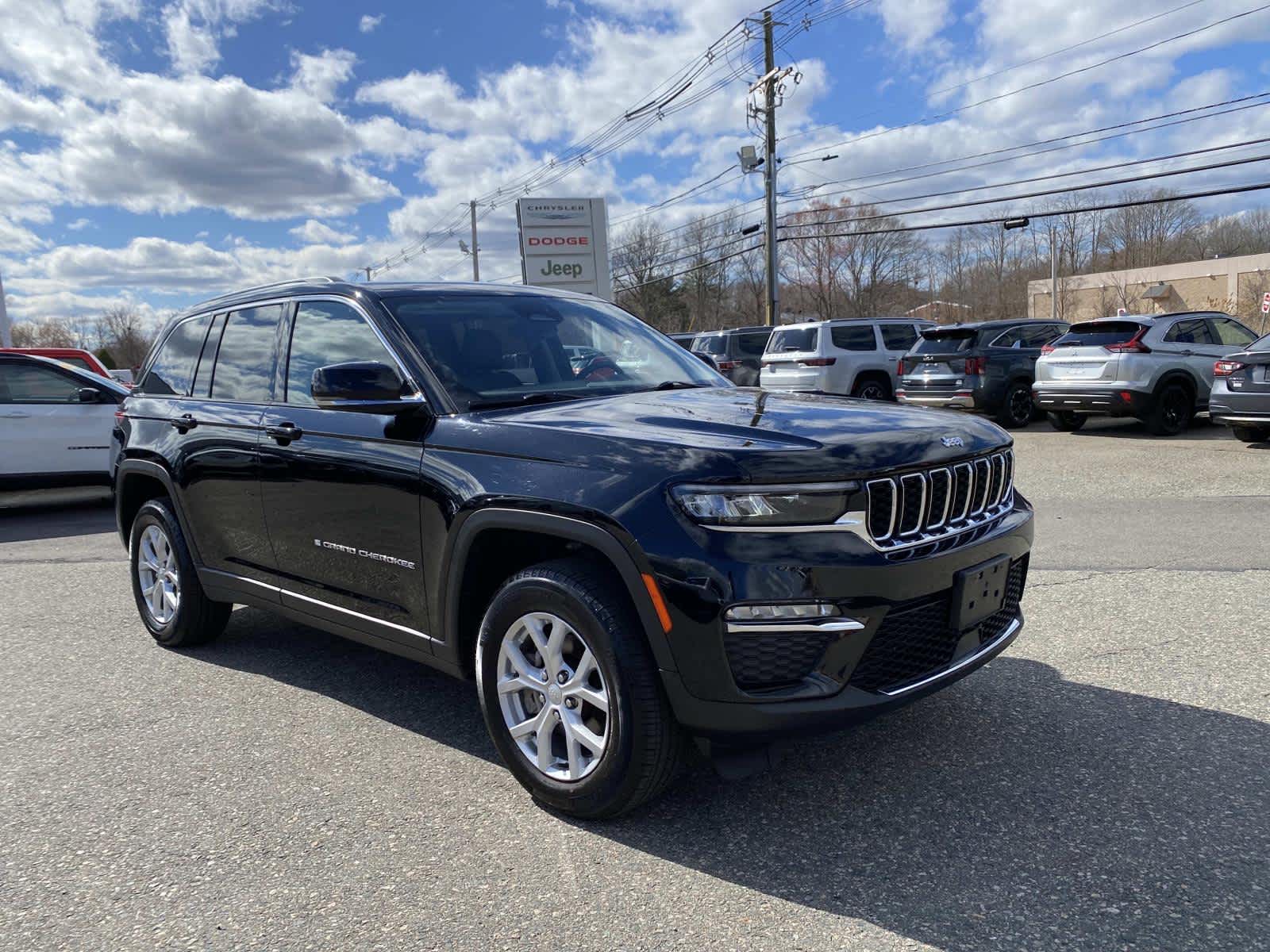 Diamond Black Crystal Pearlcoat 2023 Jeep Grand Cherokee Limited 4WD SUV / Crossover Four-Wheel Drive 8-Speed Automatic
