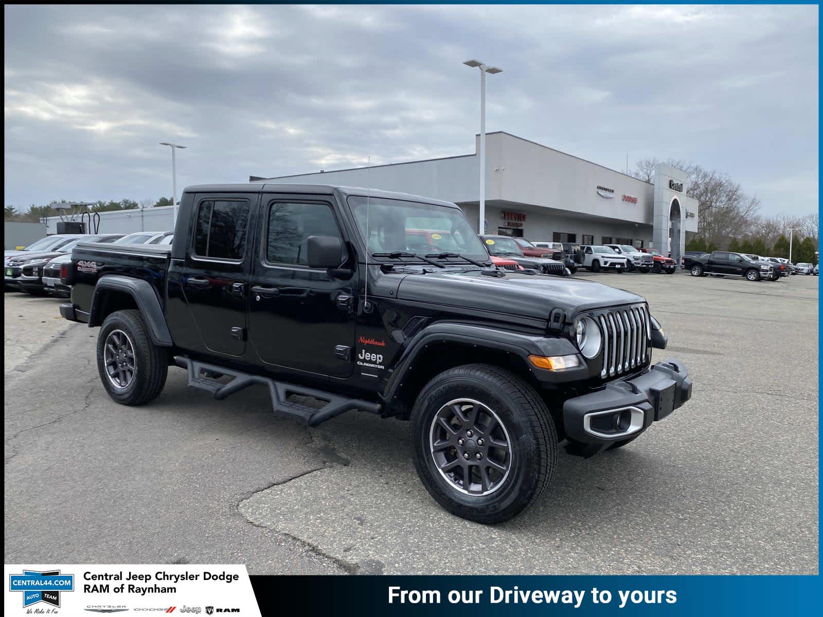 Black Clearcoat 2022 Jeep Gladiator Overland Crew Cab 4WD Pickup Truck Four-Wheel Drive 8-Speed Automatic