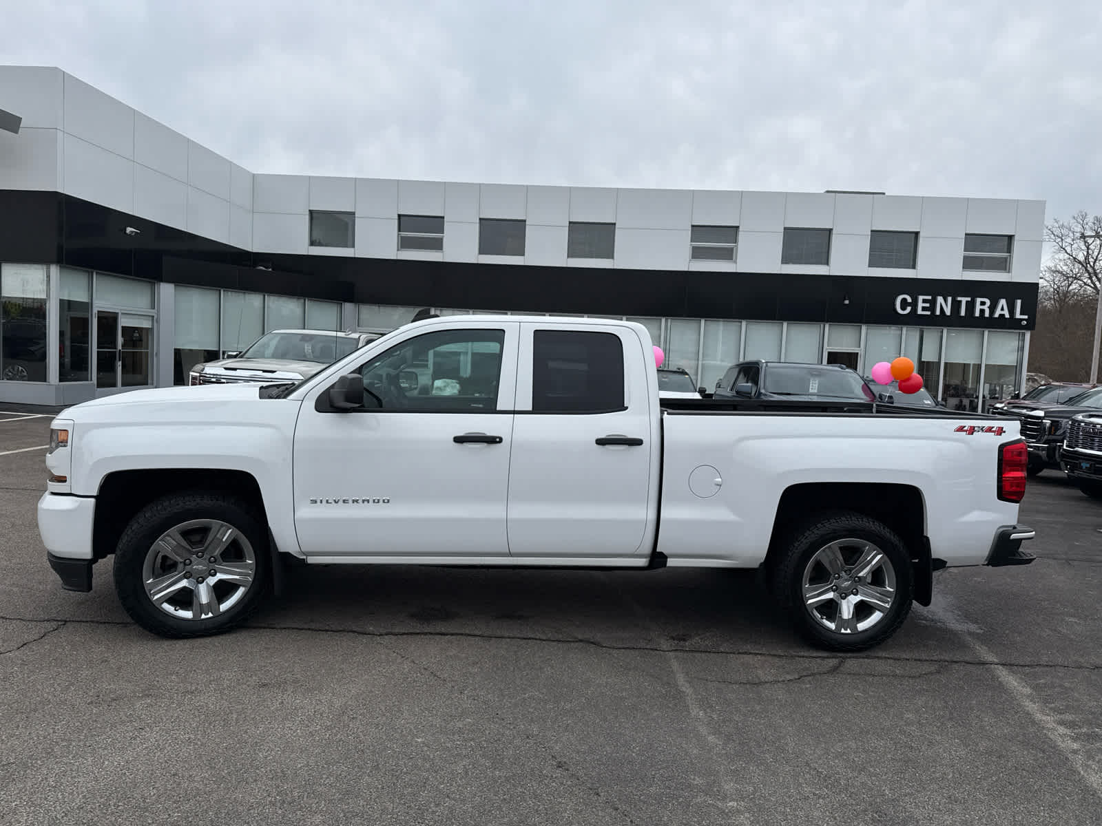 View vehicle photo 4