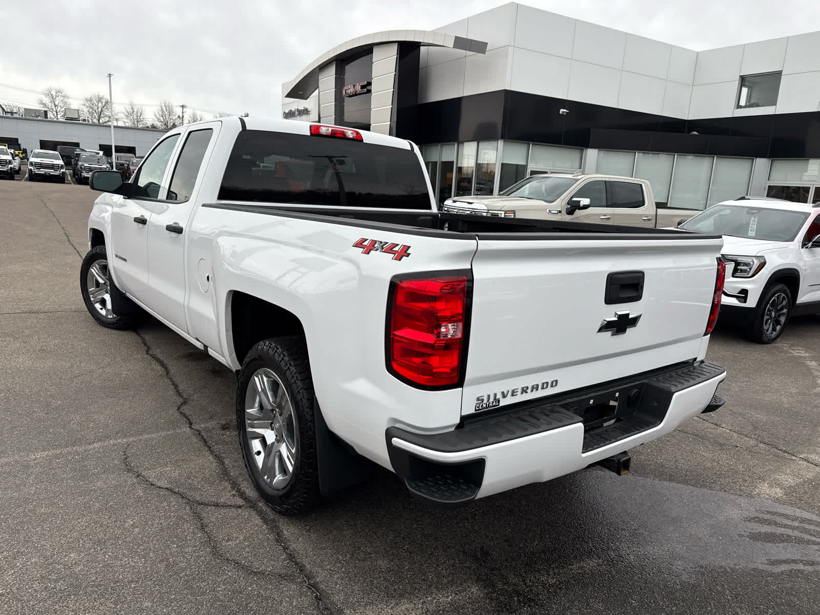 View vehicle photo 5