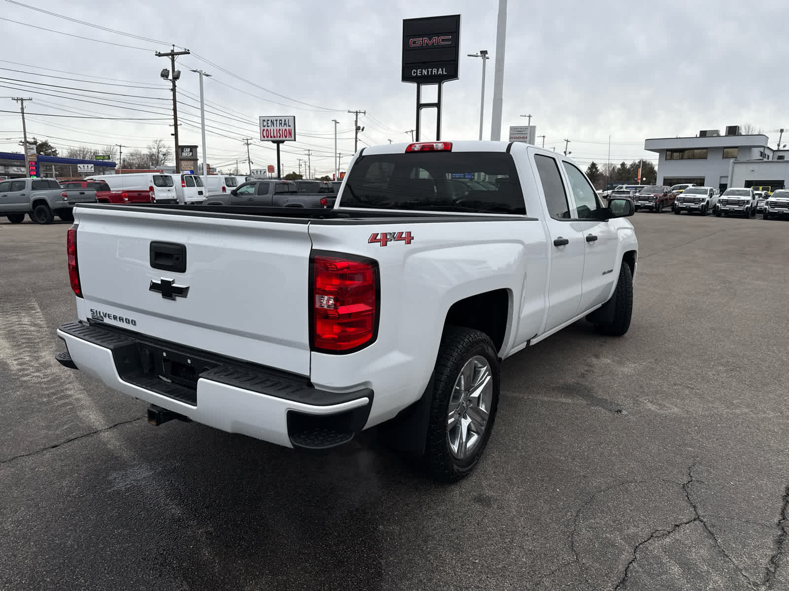 View vehicle photo 7