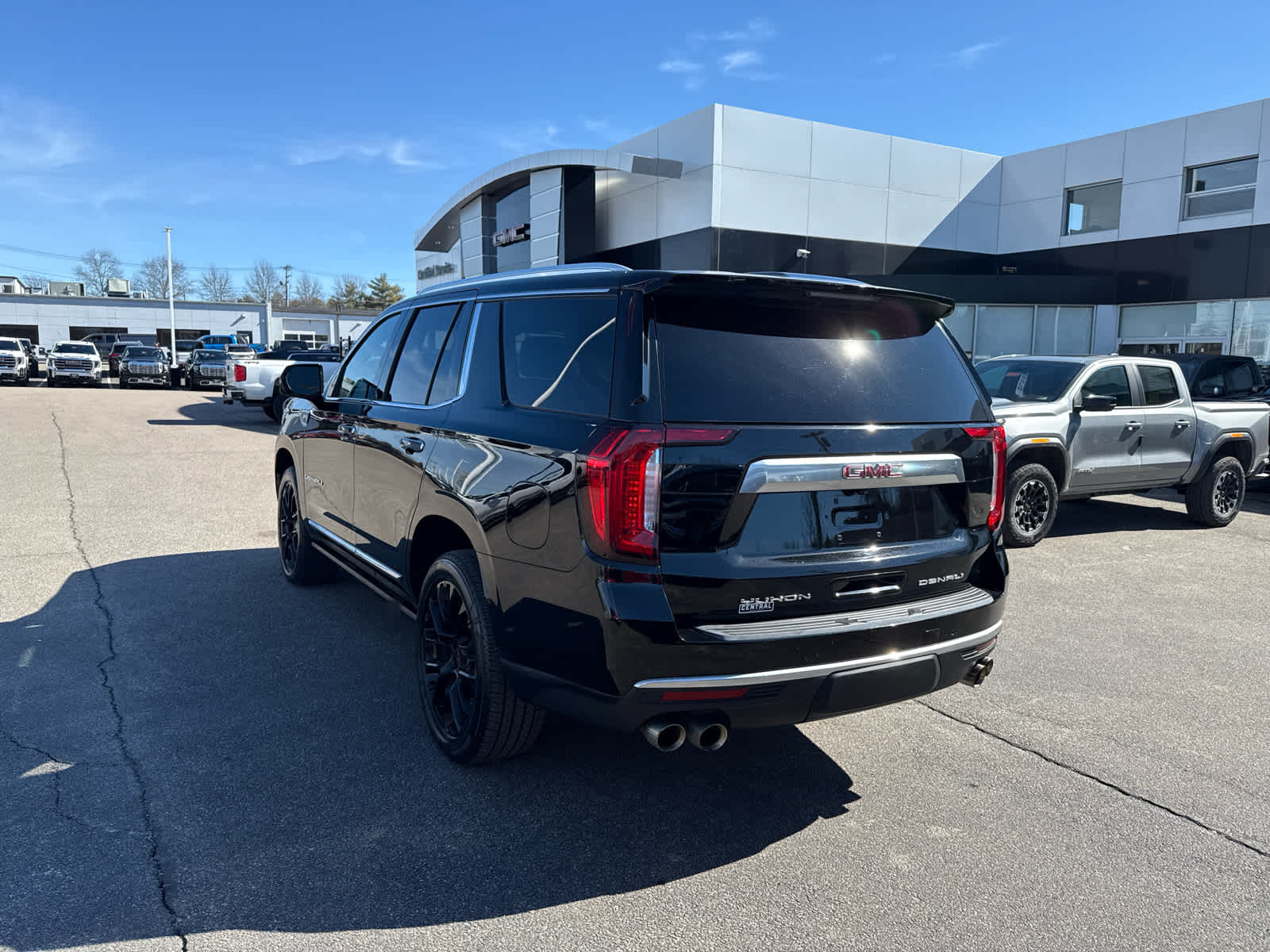 View vehicle photo 3