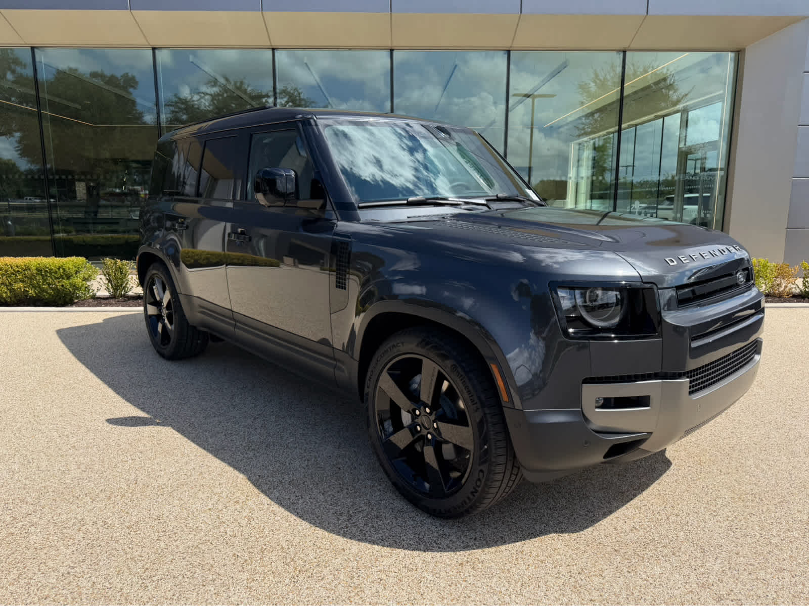New 2026 CARPATHIAN GREY Land Rover S image 3