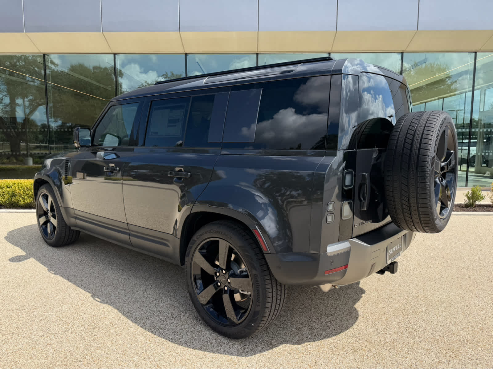 New 2026 CARPATHIAN GREY Land Rover S image 7