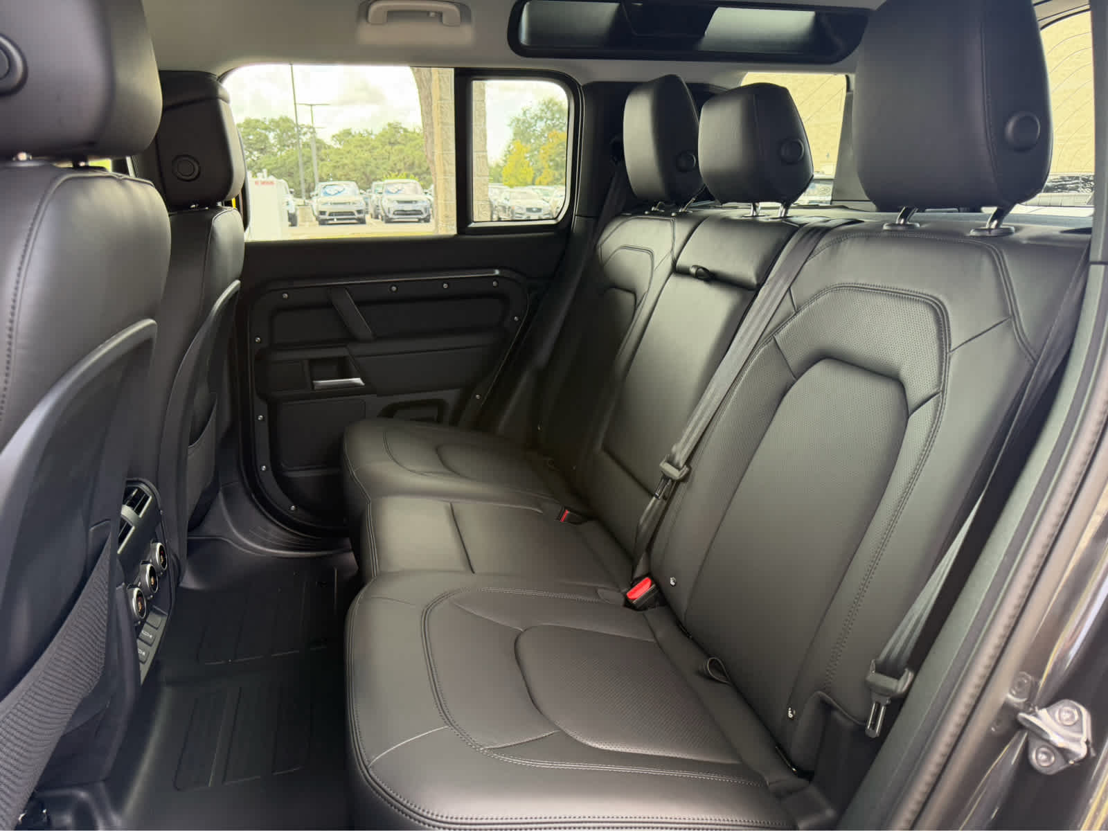 New 2026 CARPATHIAN GREY Land Rover S image 12