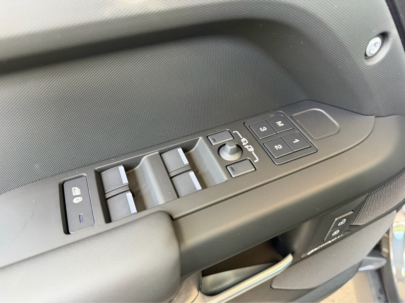 New 2026 CARPATHIAN GREY Land Rover S image 19