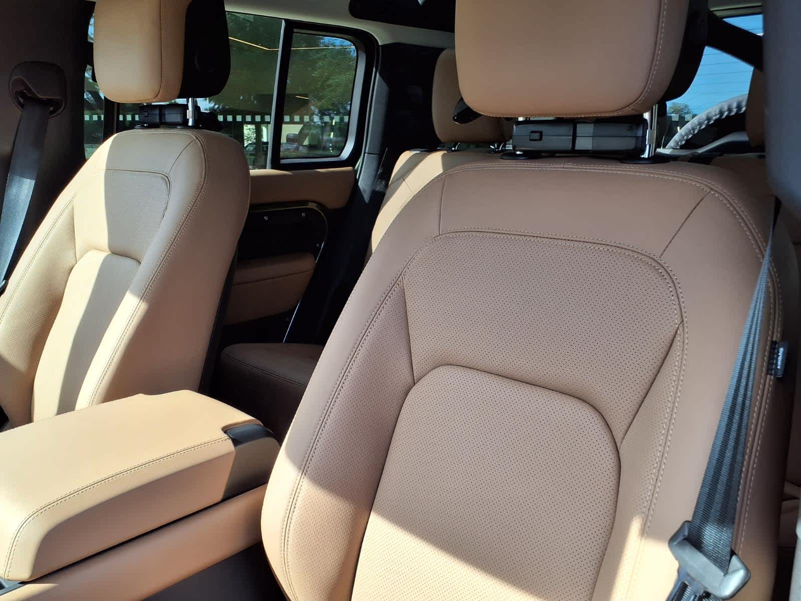New 2026 WOOLSTONE GREEN Land Rover S image 9