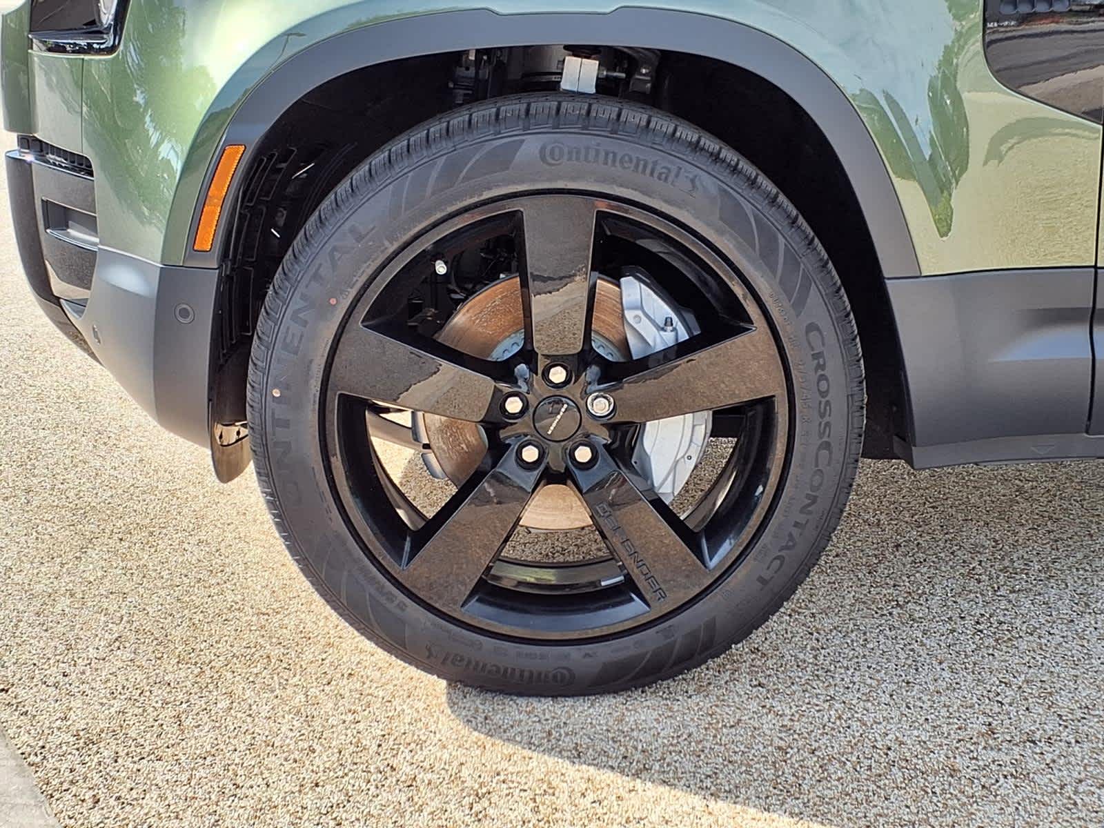 New 2026 WOOLSTONE GREEN Land Rover S image 7