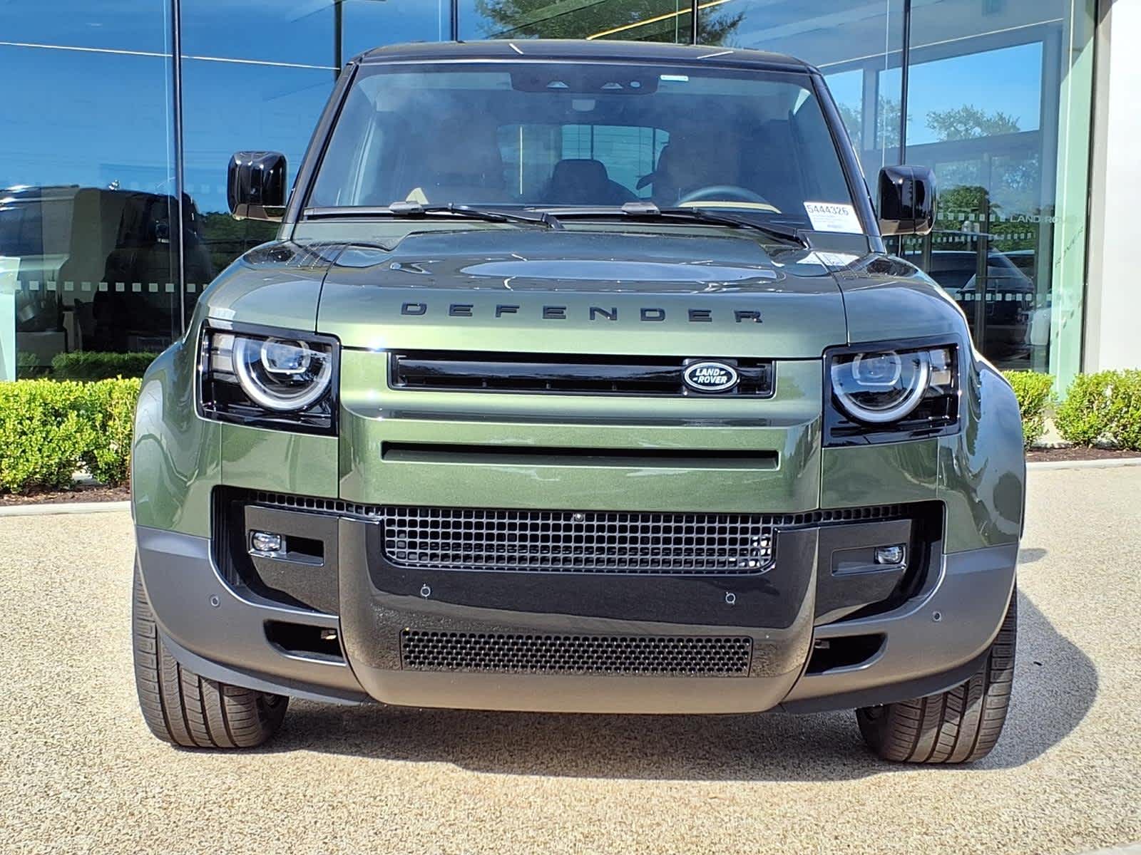 New 2026 WOOLSTONE GREEN Land Rover S image 2