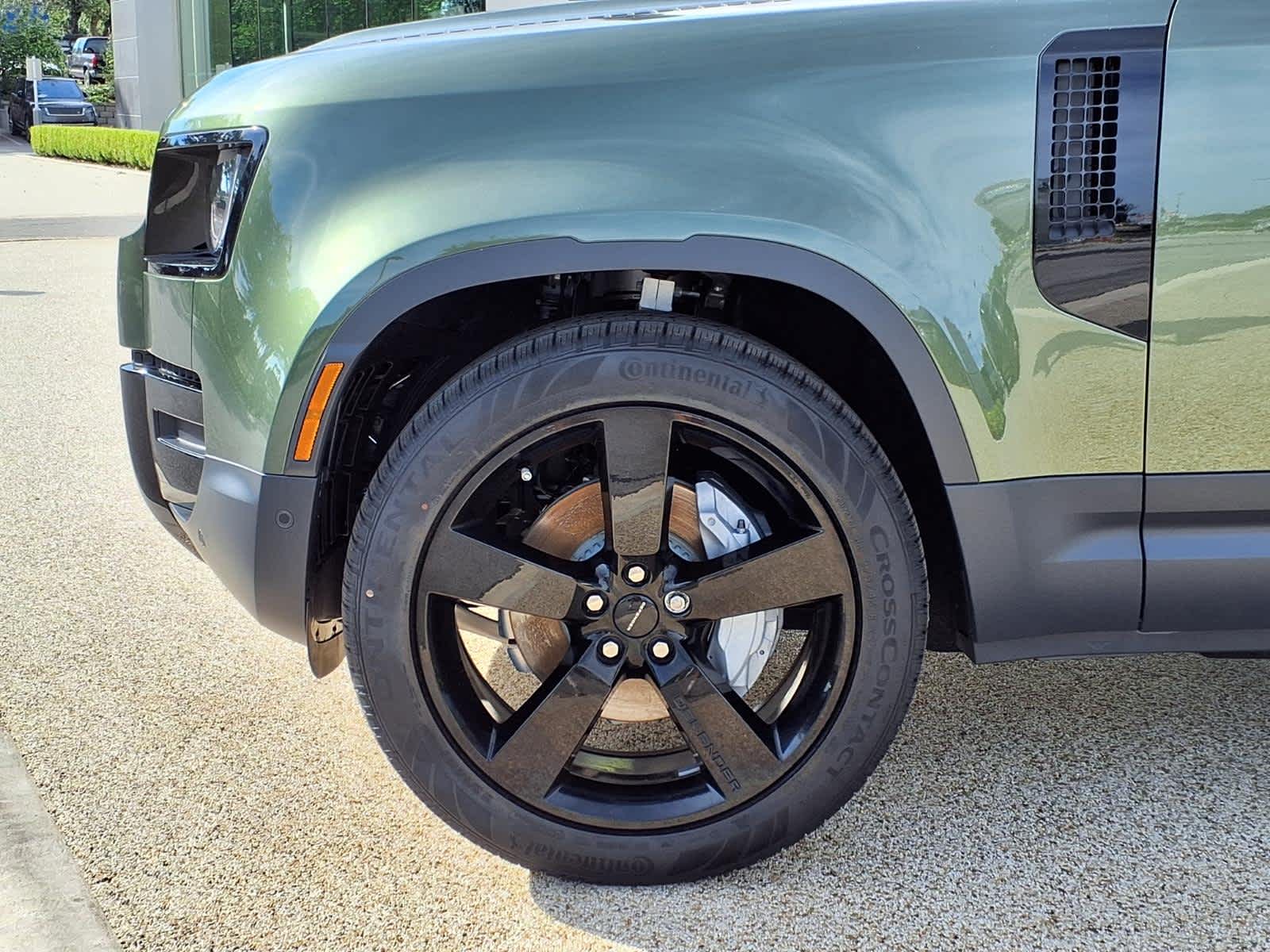 New 2026 WOOLSTONE GREEN Land Rover S image 6