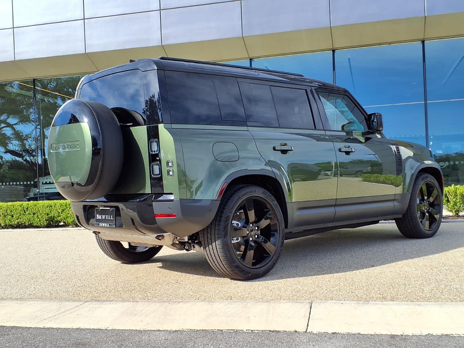 New 2026 WOOLSTONE GREEN Land Rover S image 4