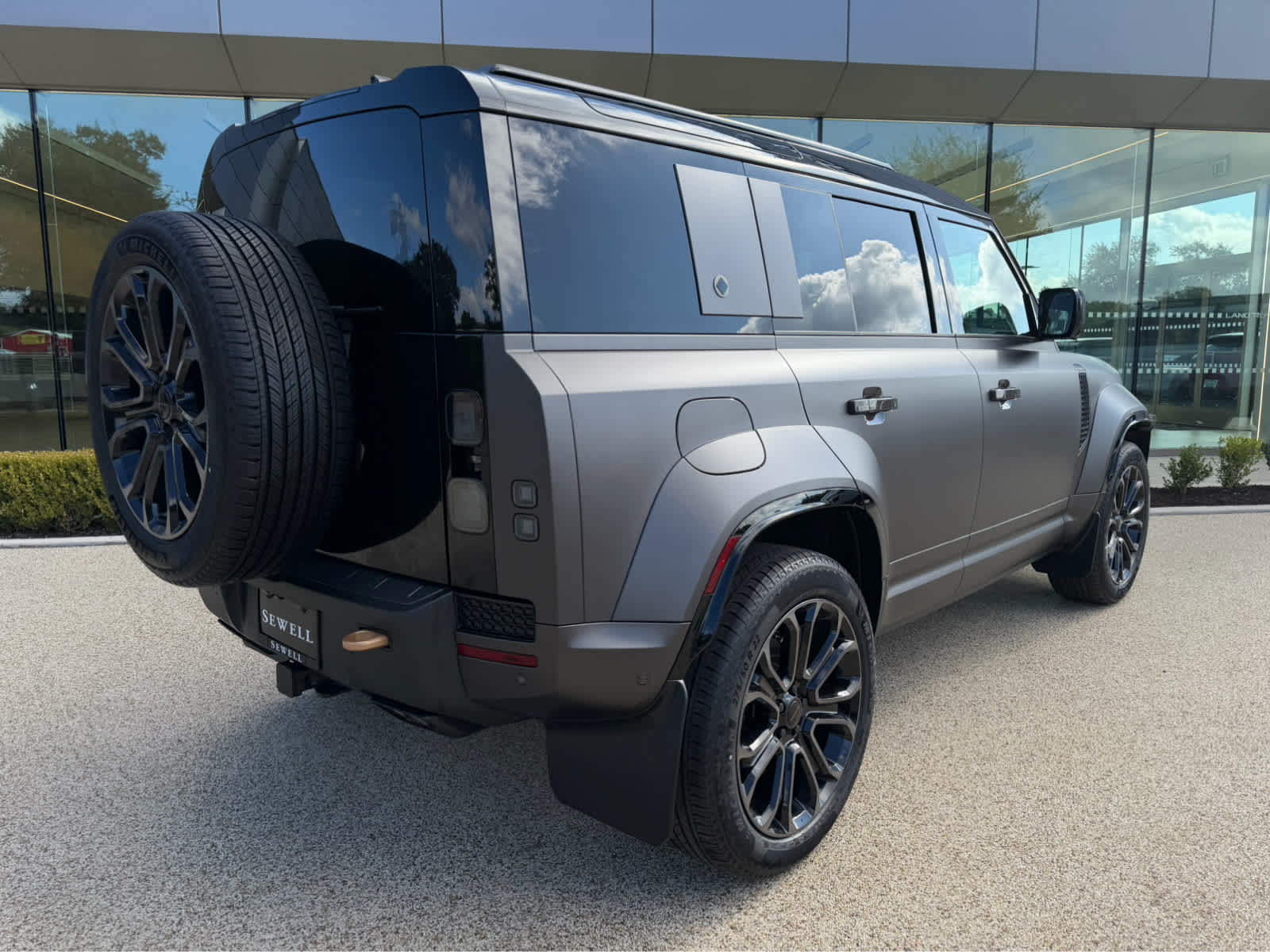 New 2026 CHARENTE GREY Land Rover OCTA image 5