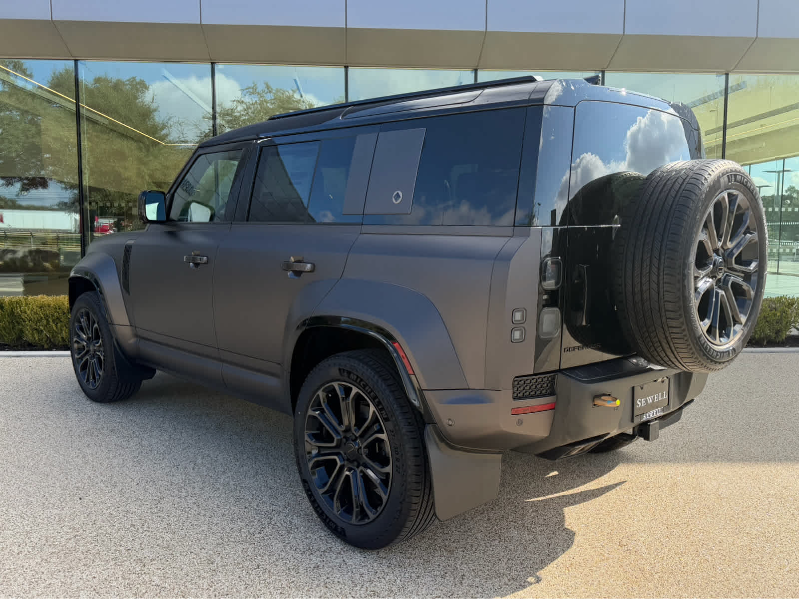 New 2026 CHARENTE GREY Land Rover OCTA image 7