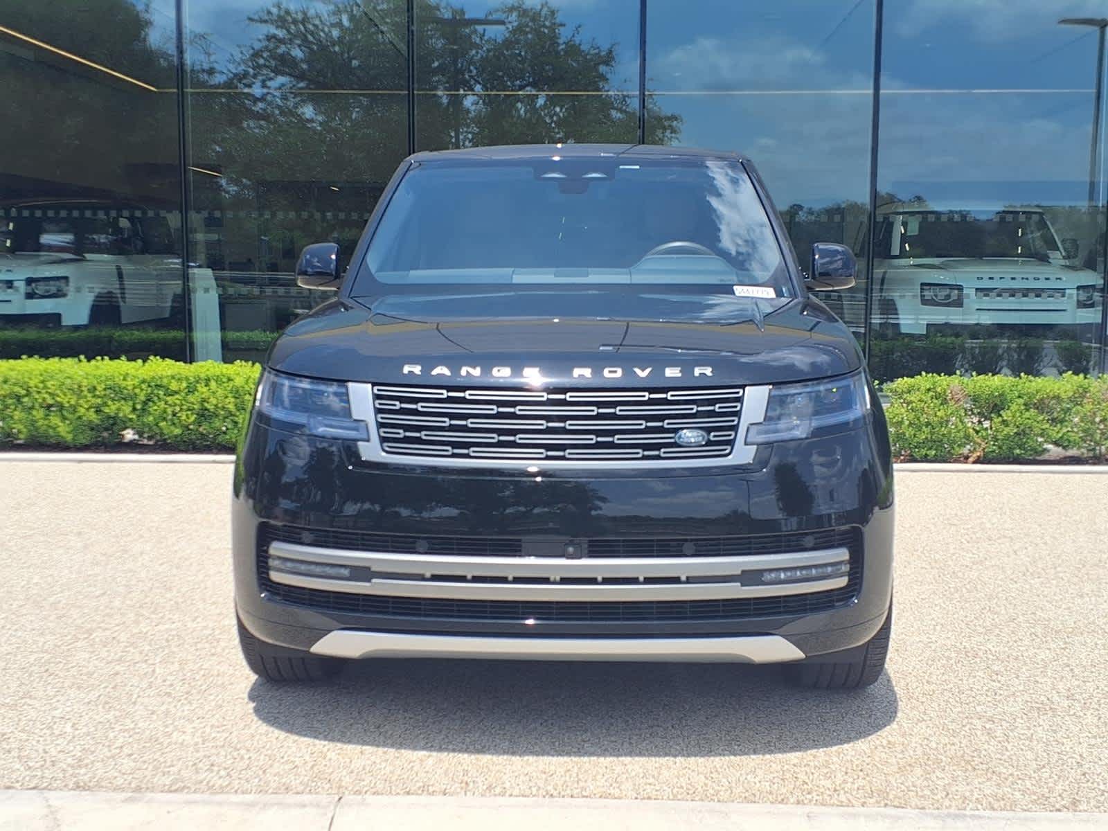 New 2026 SANTORINI BLACK Land Rover SE image 2