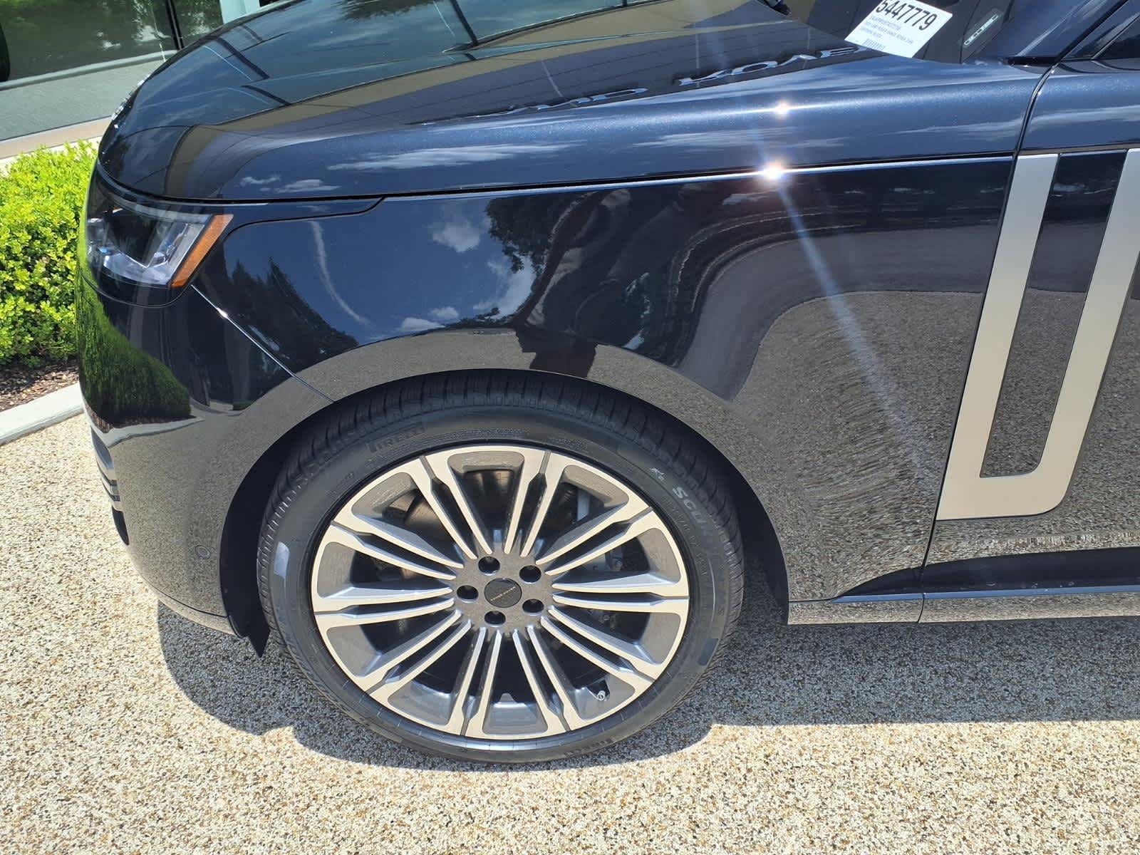 New 2026 SANTORINI BLACK Land Rover SE image 8