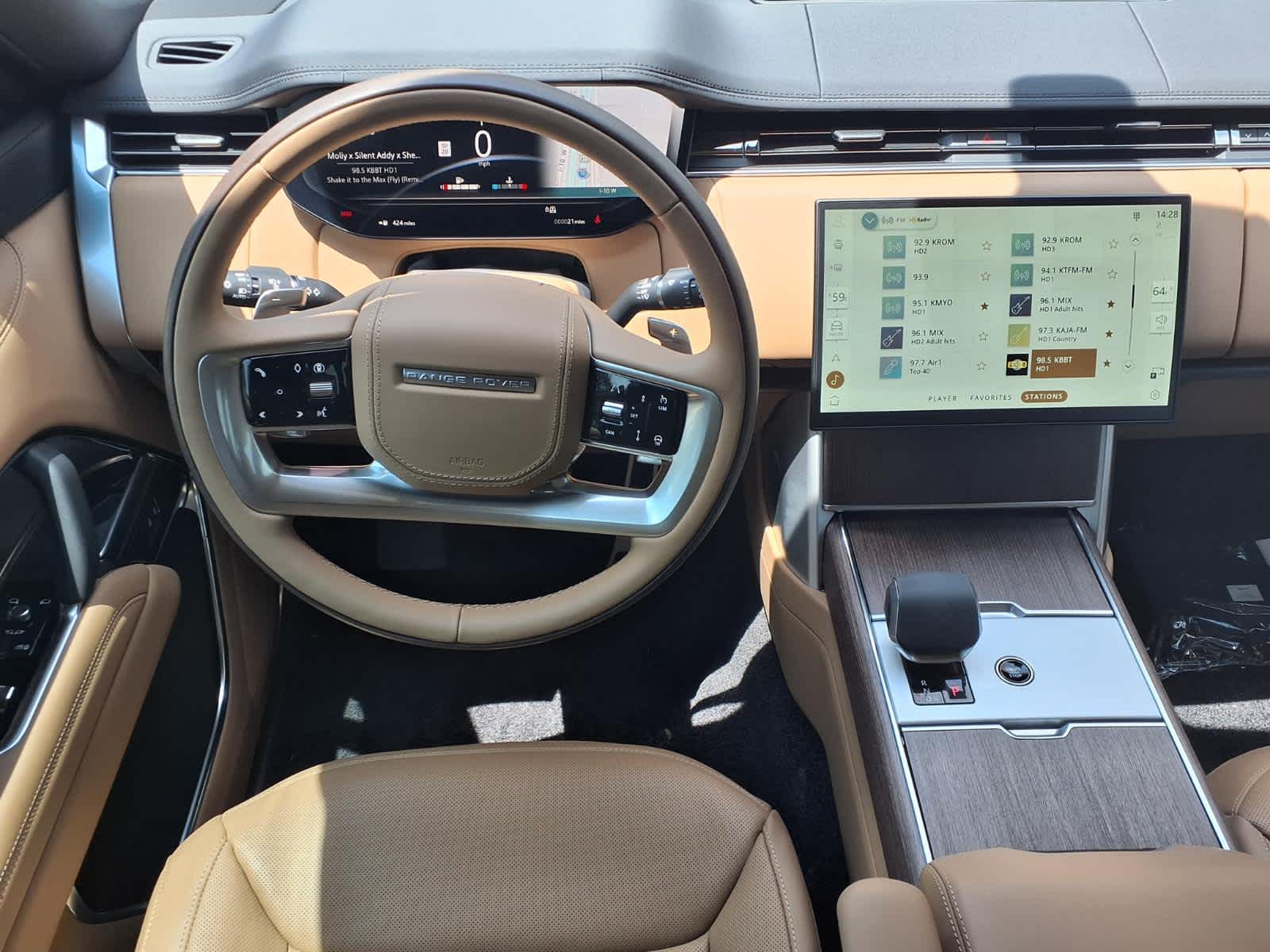New 2026 SANTORINI BLACK Land Rover SE image 20