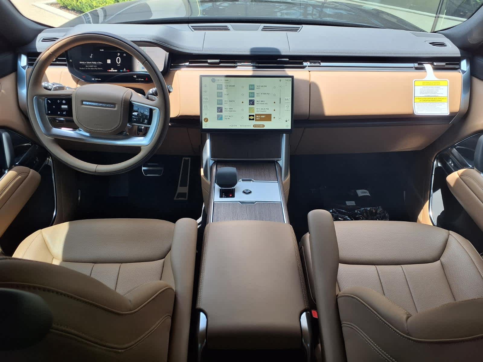 New 2026 SANTORINI BLACK Land Rover SE image 19