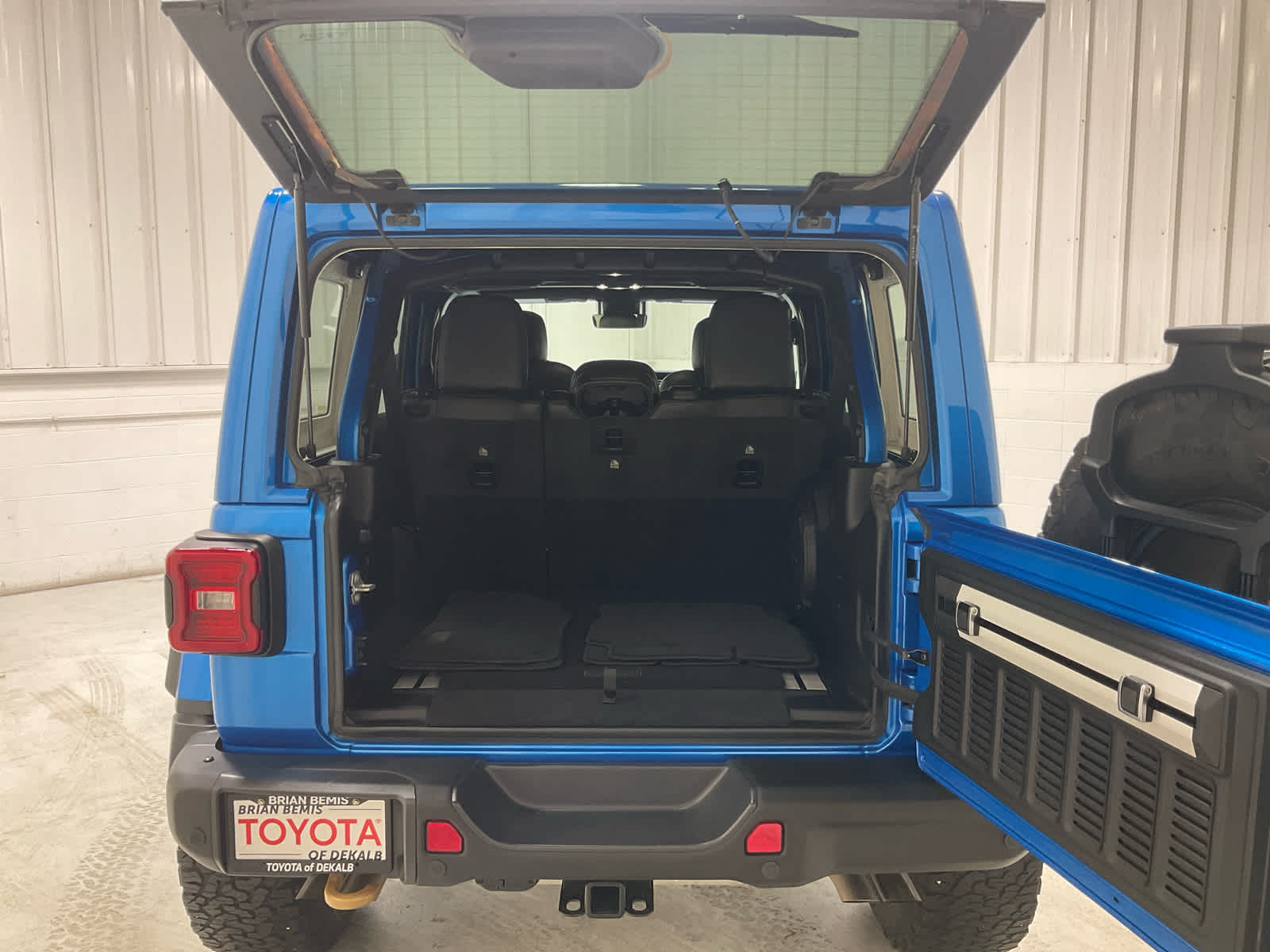 Used 2021 Jeep Wrangler SUV