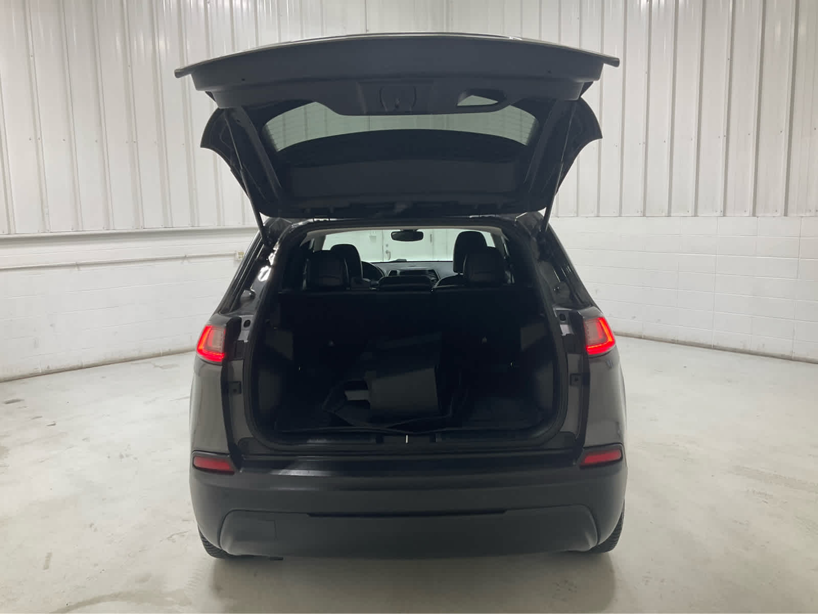 Used 2021 Jeep Cherokee SUV
