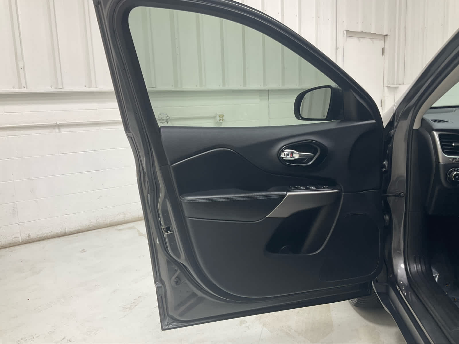Used 2021 Jeep Cherokee SUV