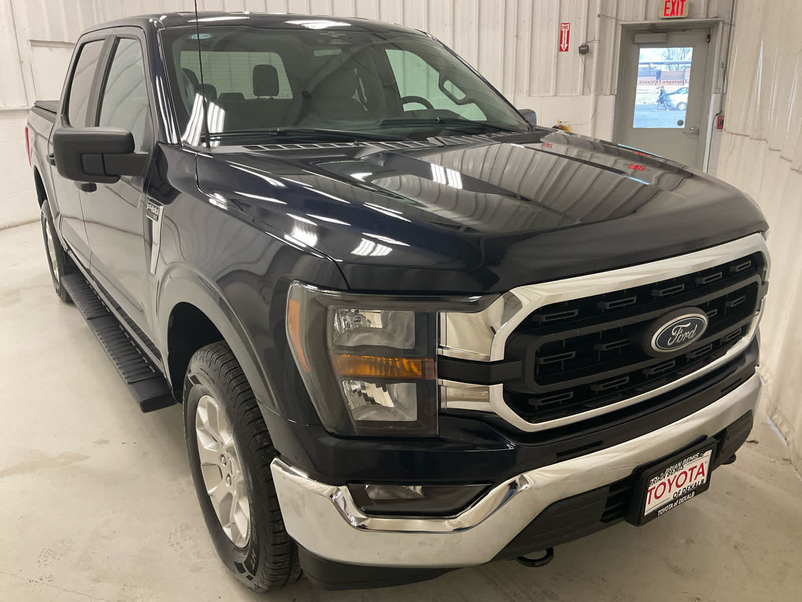 View vehicle photo 3