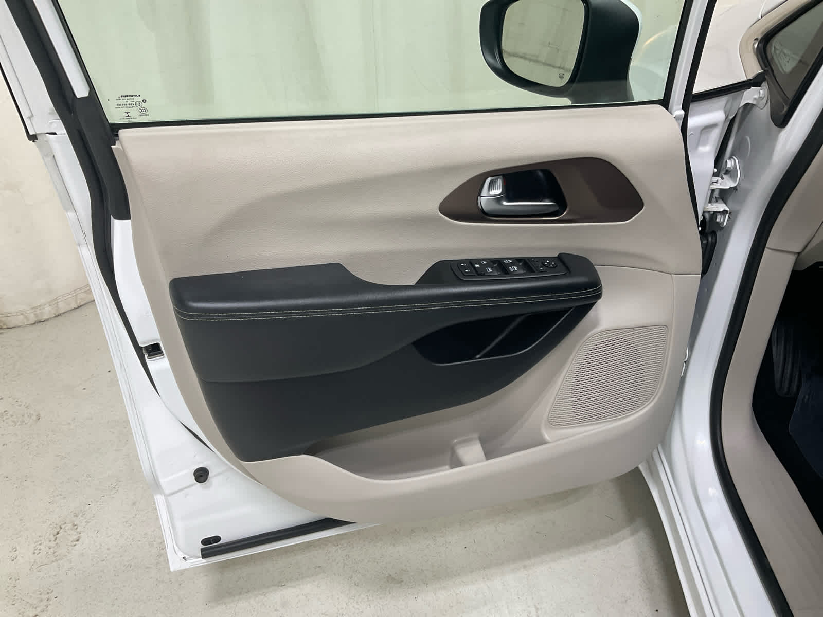 Used 2023 Chrysler Voyager Van