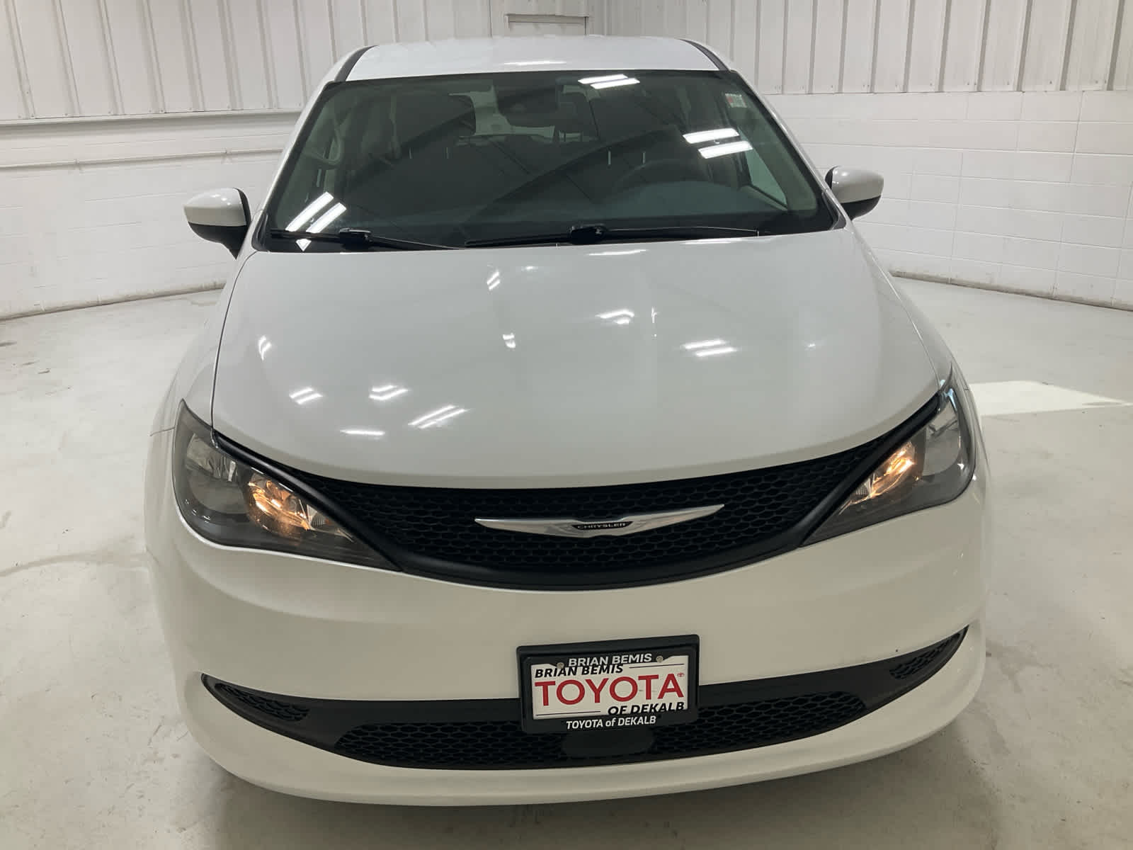 Used 2023 Chrysler Voyager Van