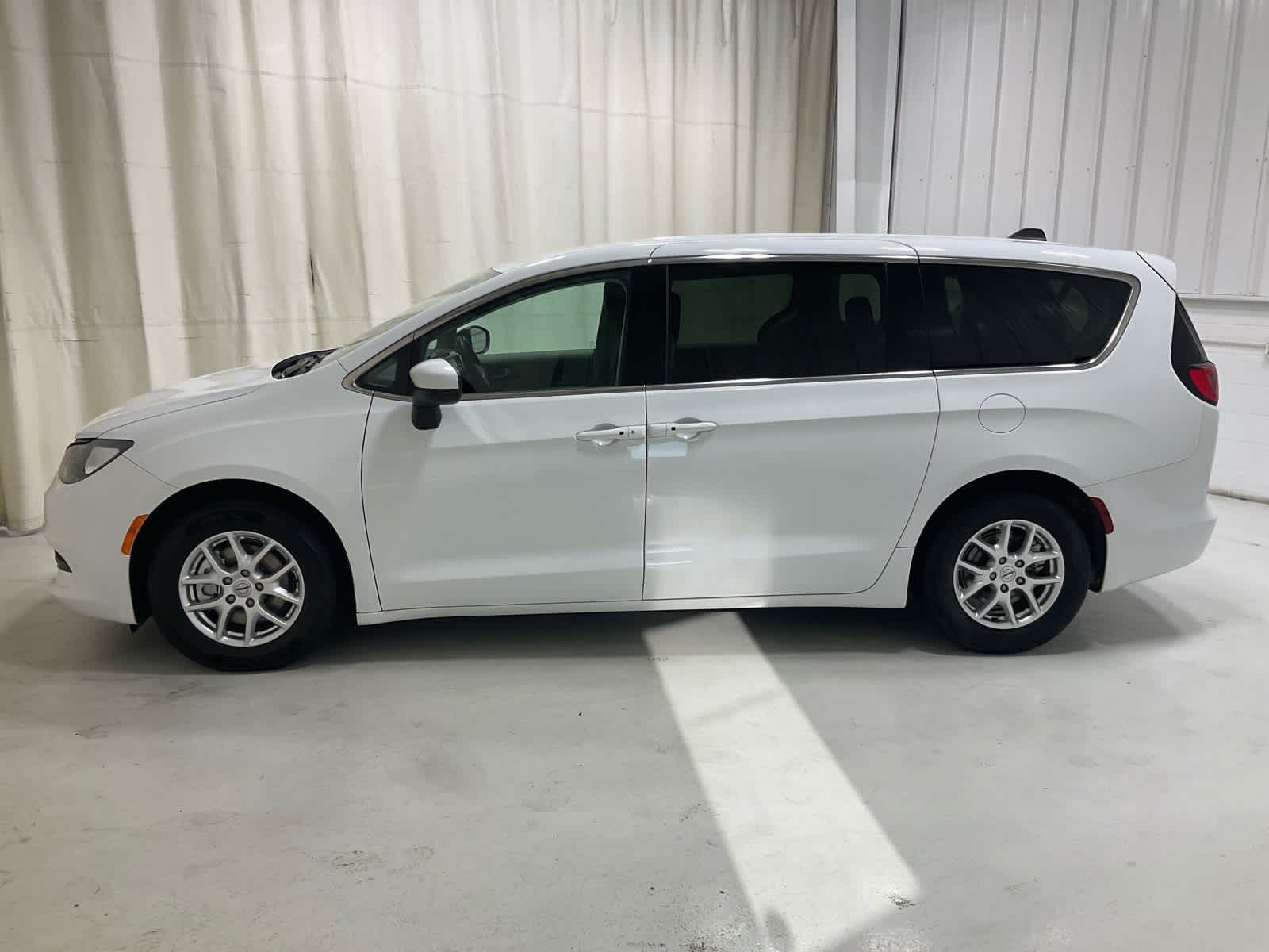 Used 2023 Chrysler Voyager Van