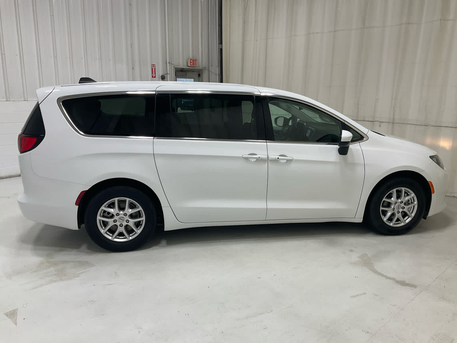 Used 2023 Chrysler Voyager Van