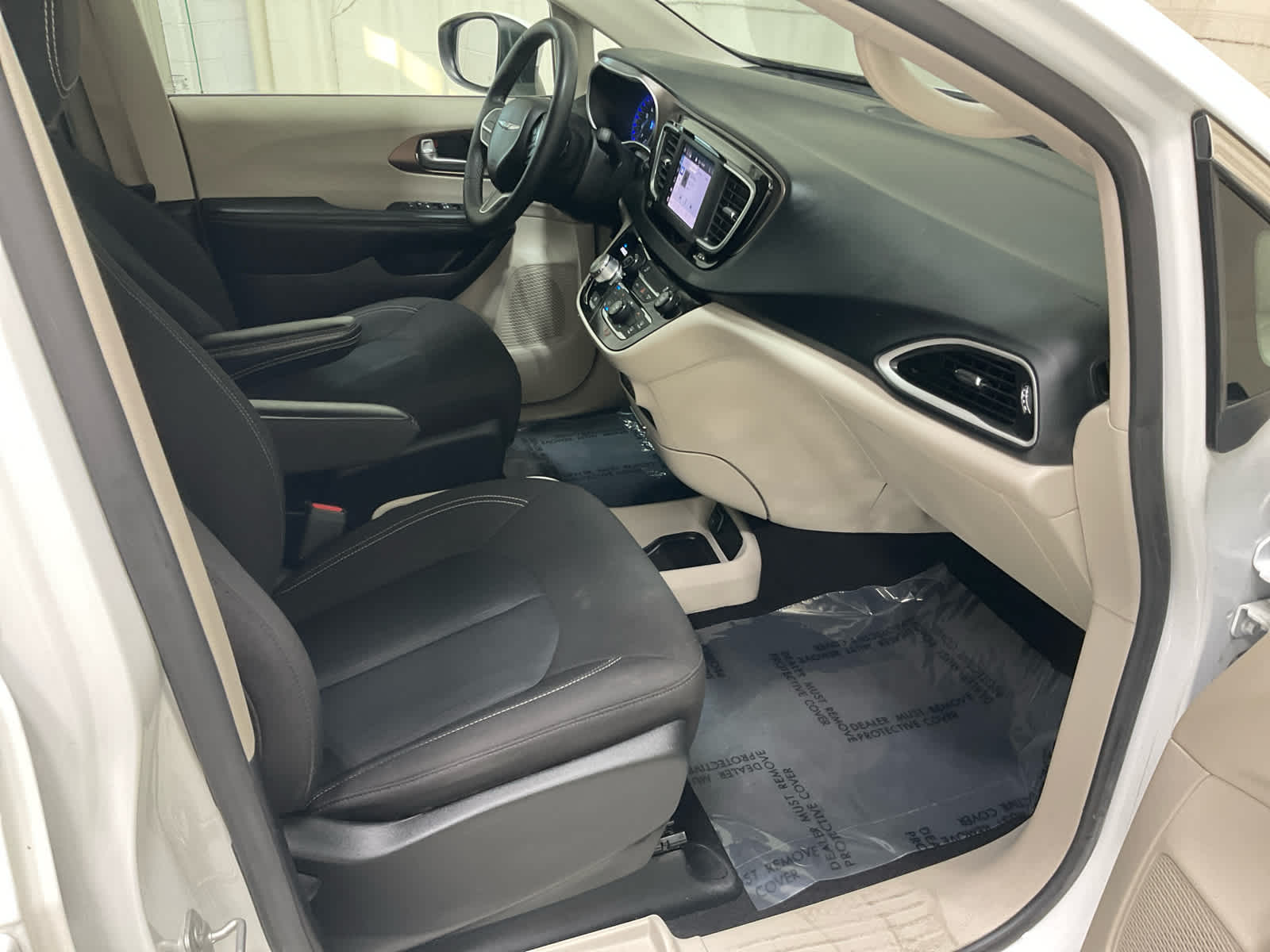 Used 2023 Chrysler Voyager Van