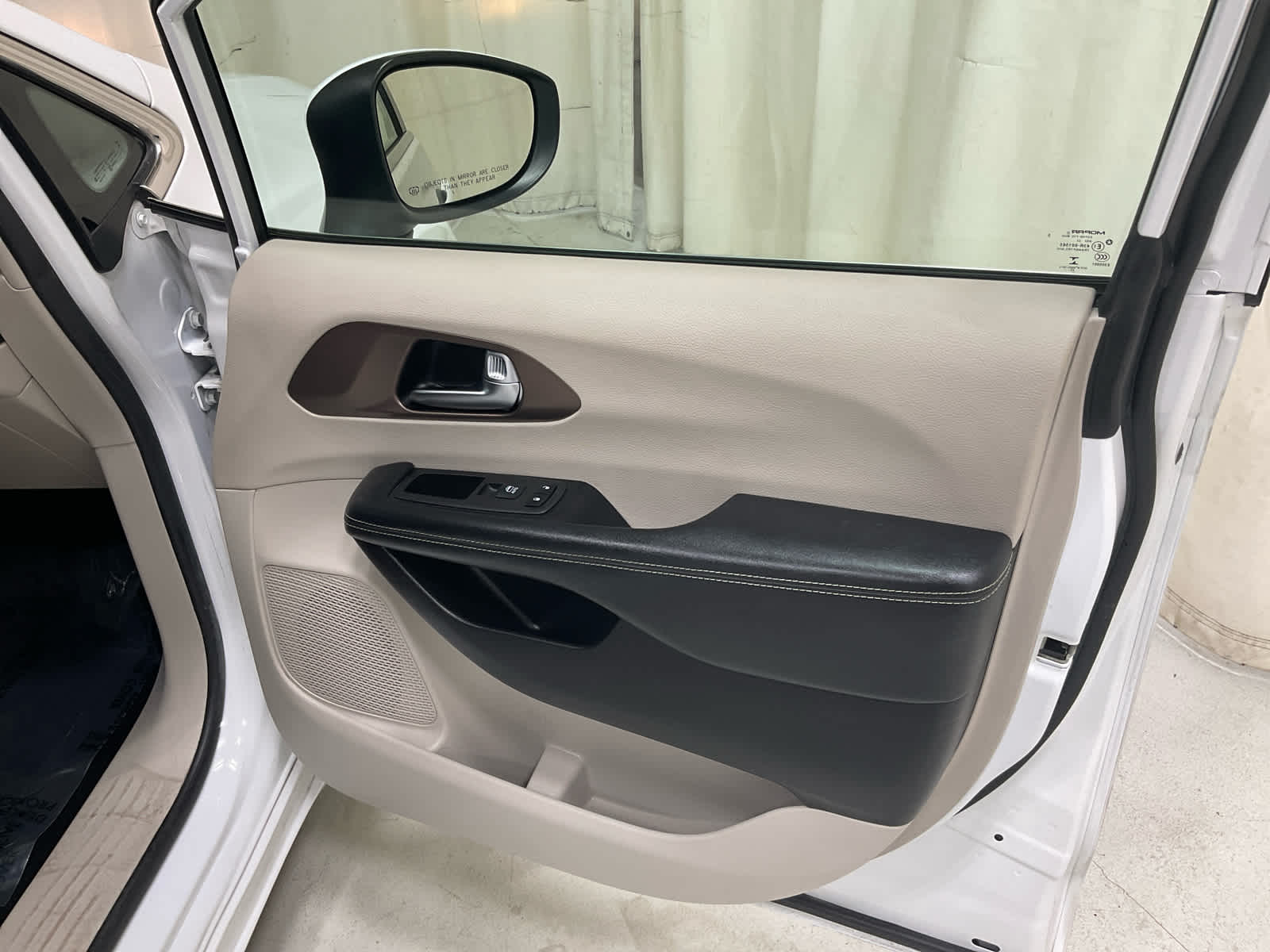 Used 2023 Chrysler Voyager Van