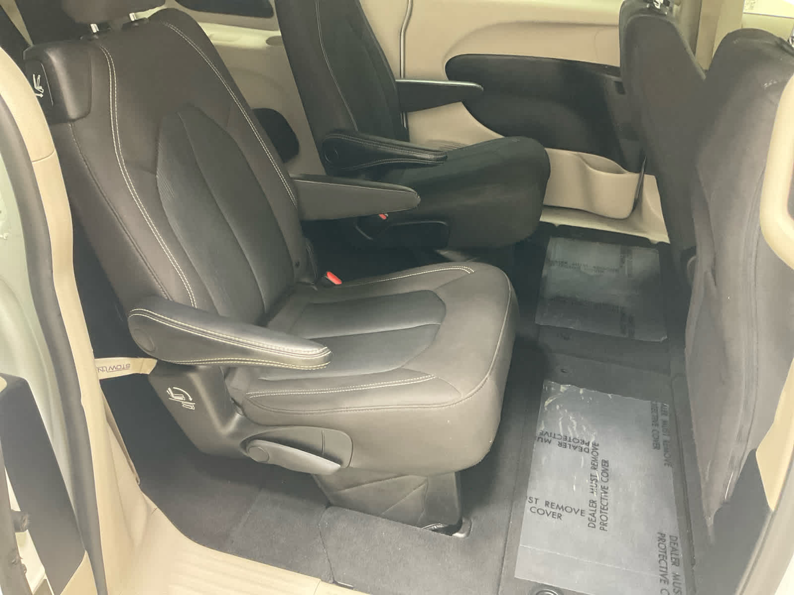Used 2023 Chrysler Voyager Van