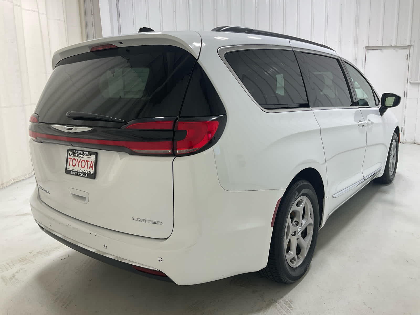 Used 2023 Chrysler Pacifica Van