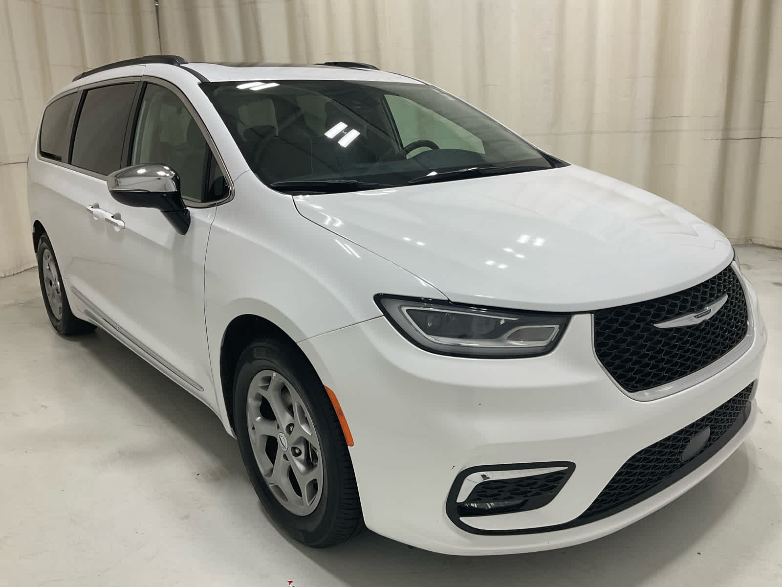 Used 2023 Chrysler Pacifica Van