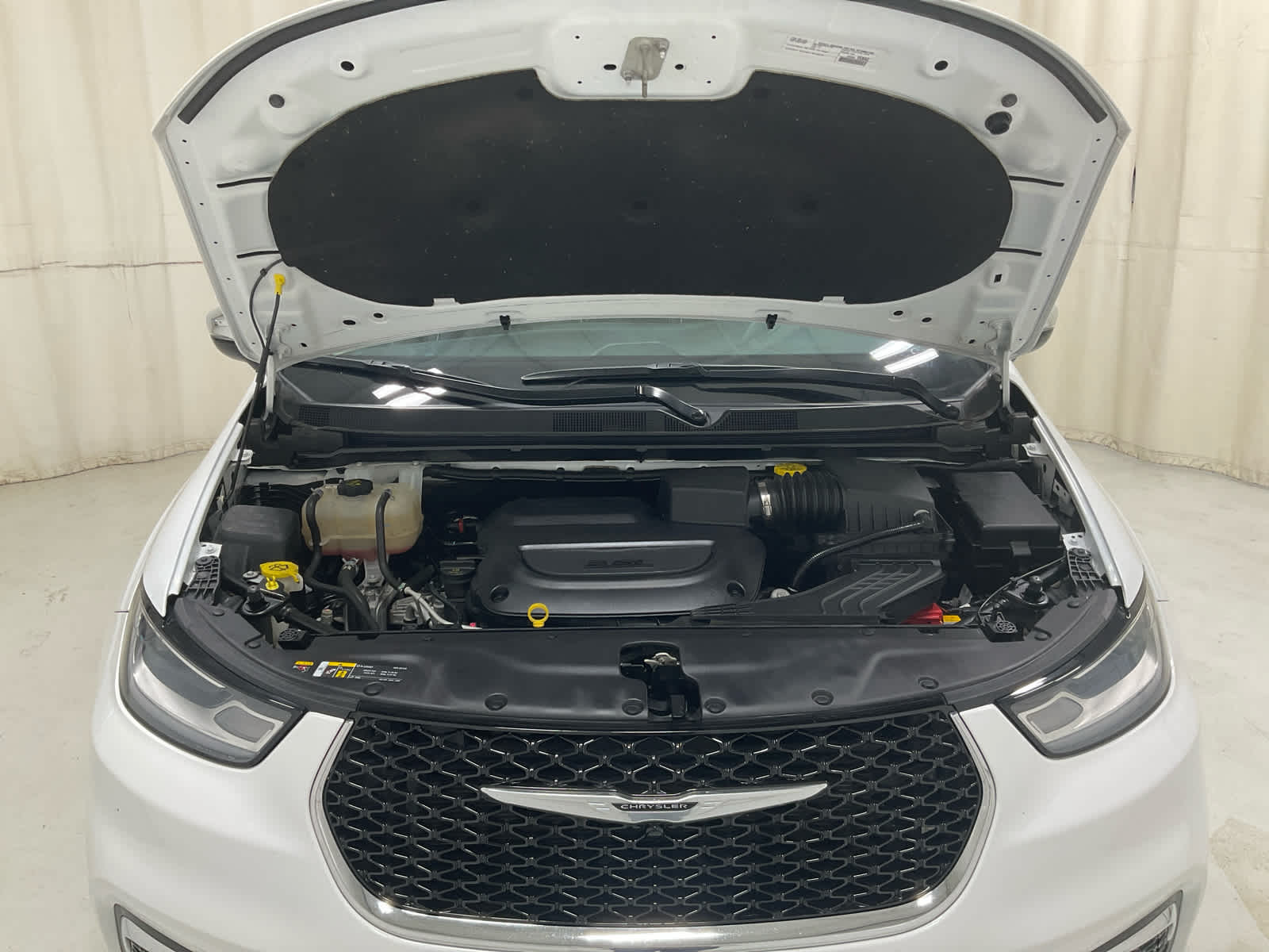Used 2023 Chrysler Pacifica Van