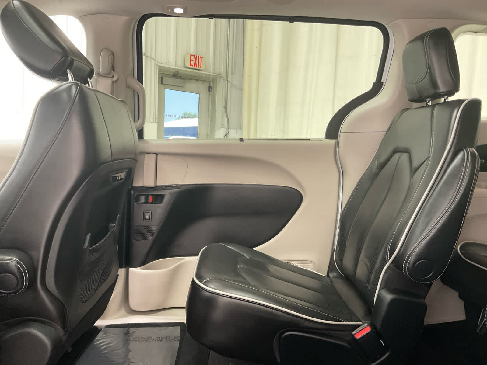 Used 2023 Chrysler Pacifica Van