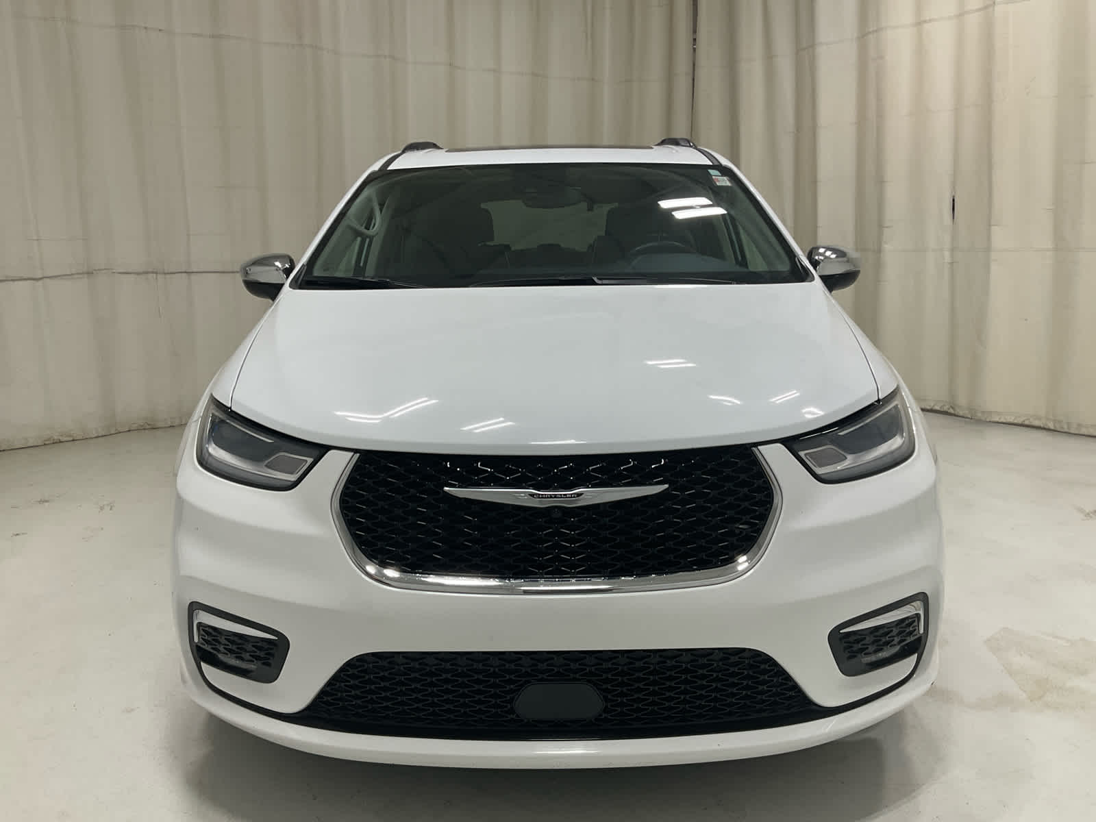 Used 2023 Chrysler Pacifica Van