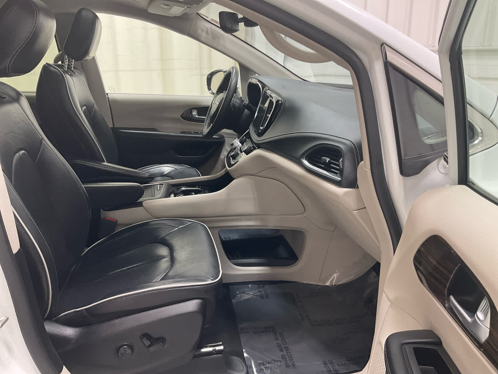 Used 2023 Chrysler Pacifica Van
