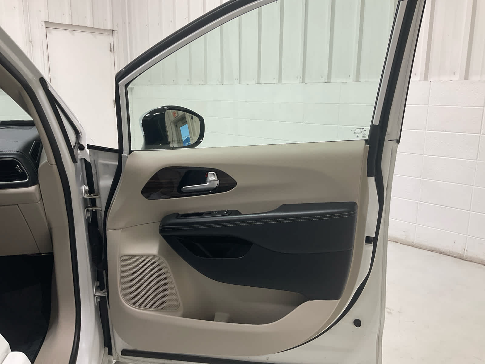 Used 2023 Chrysler Pacifica Van