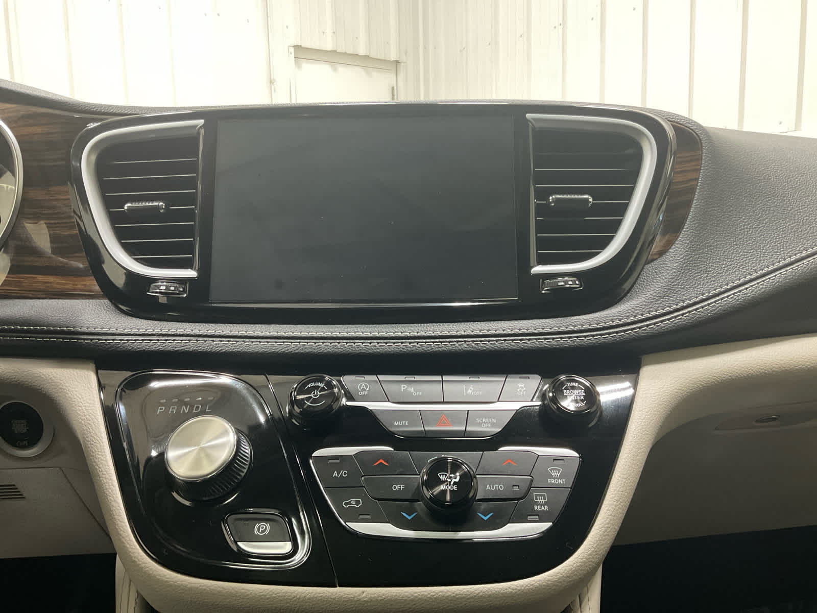Used 2023 Chrysler Pacifica Van