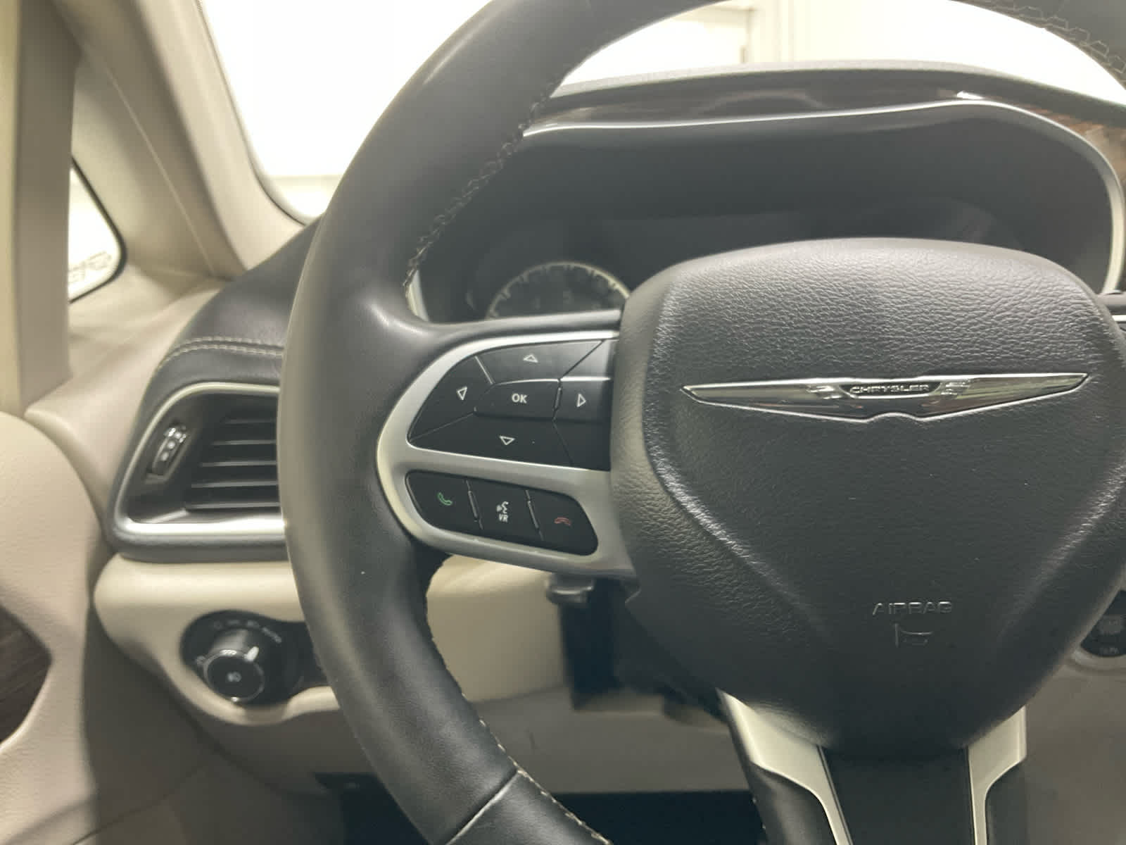 Used 2023 Chrysler Pacifica Van