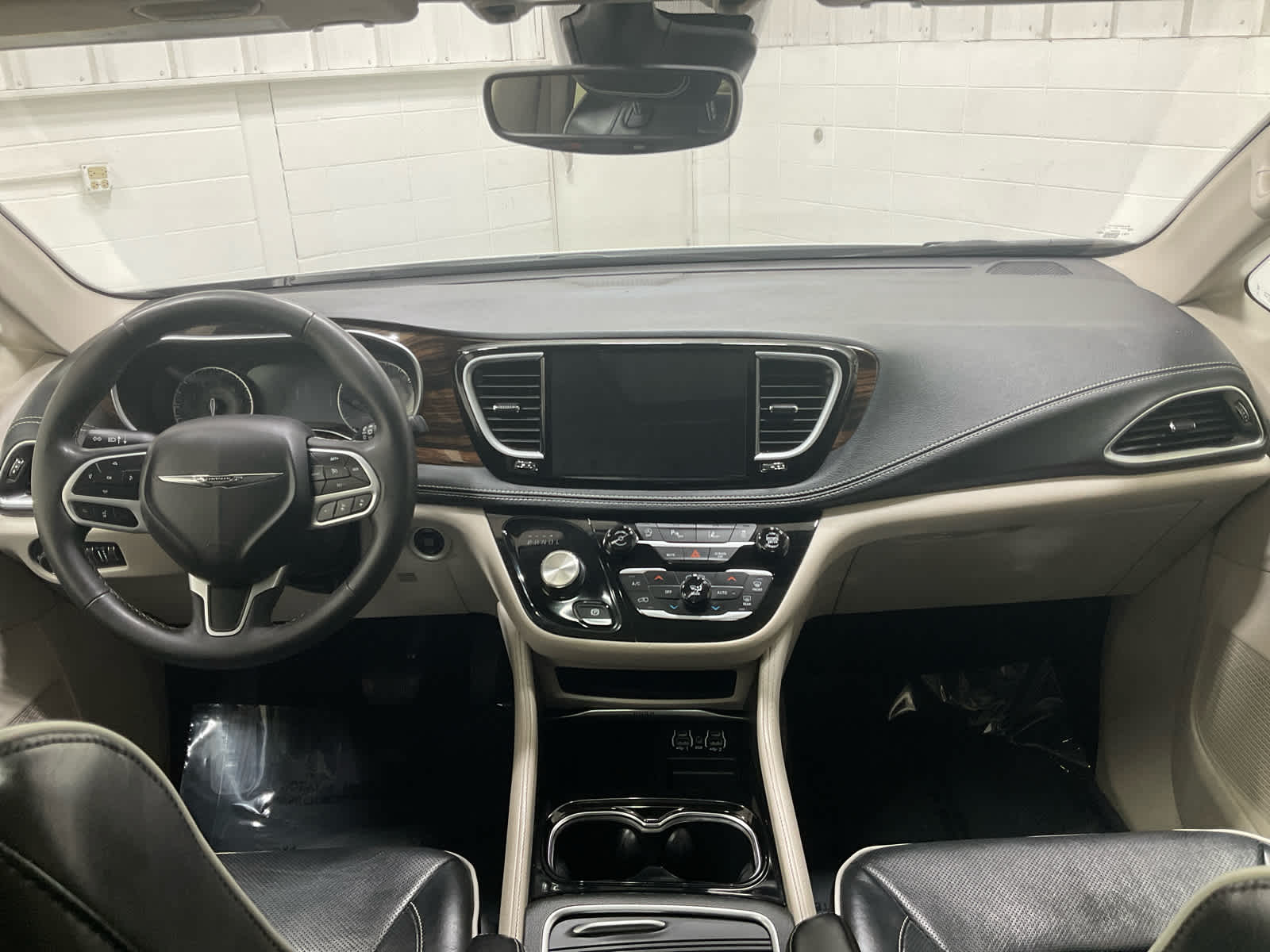 Used 2023 Chrysler Pacifica Van