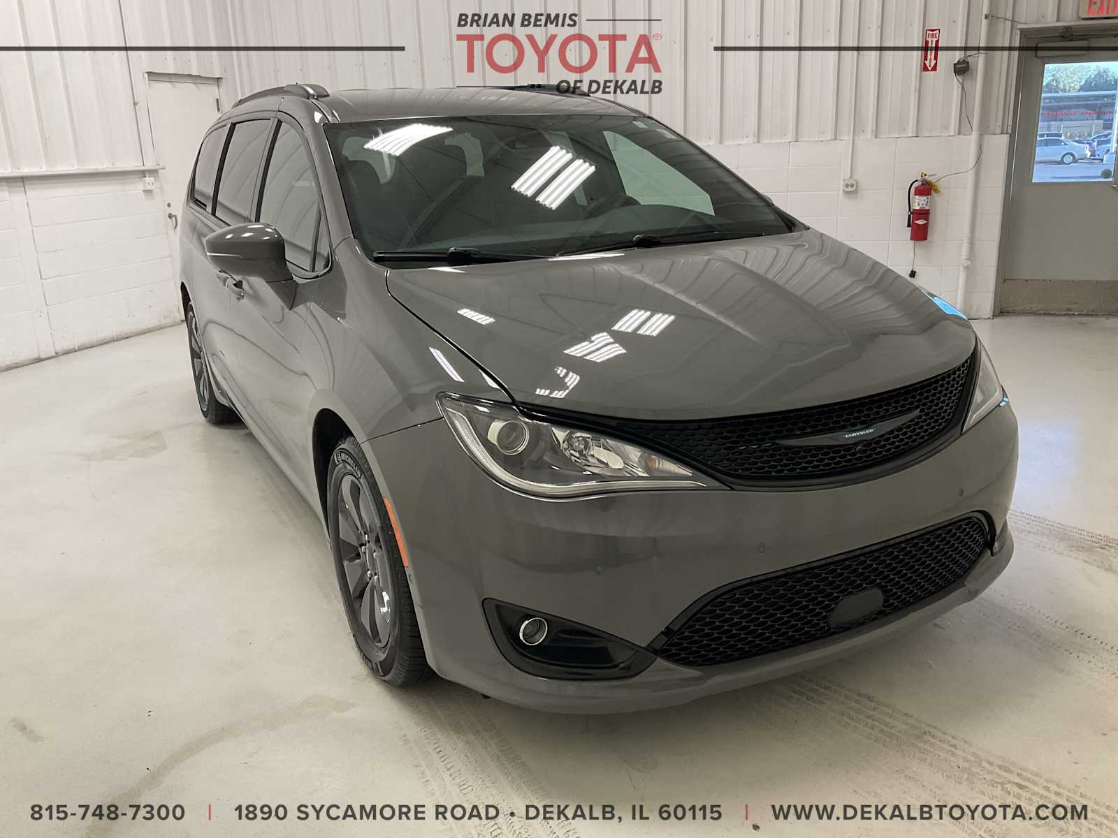 2020 Chrysler Pacifica Hybrid Limited's photo