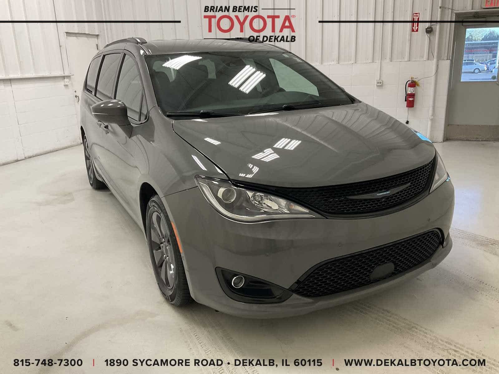 2020 Chrysler Pacifica Hybrid Limited's photo