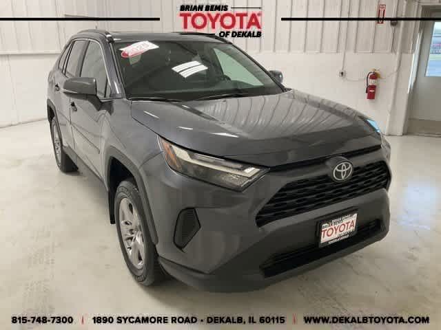 2025 Toyota RAV4 XLE's photo